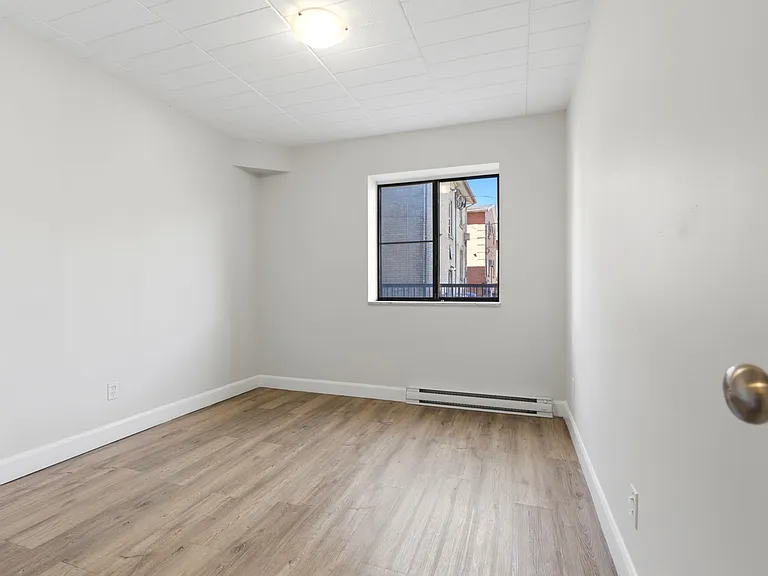 275 Askin Ave #605 — Photo 16