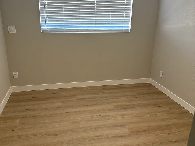 1213 E Cordova Ave — Photo 2