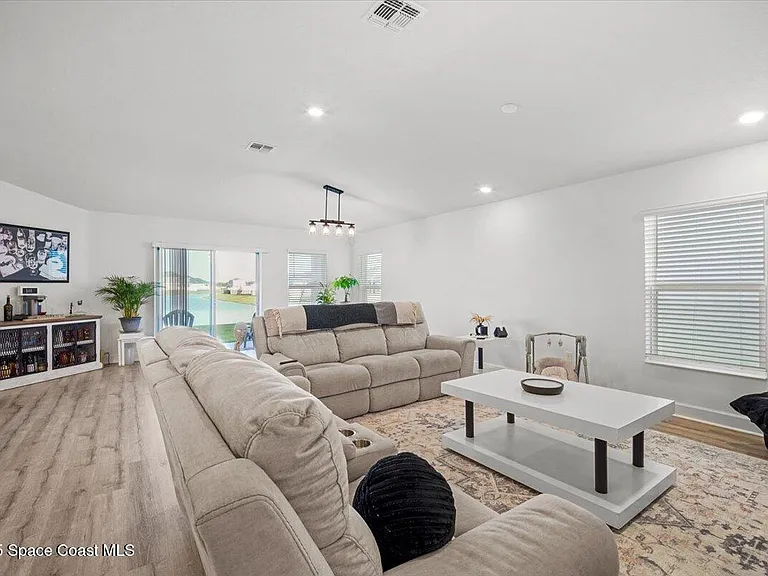 527 Glaspell Cir SE — Photo 17