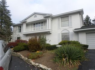 4833 Fairway Rdg S, West Bloomfield, MI 48323