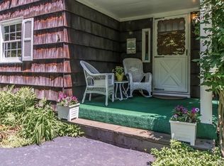 35 Round Hill Dr, Briarcliff Manor, NY 10510