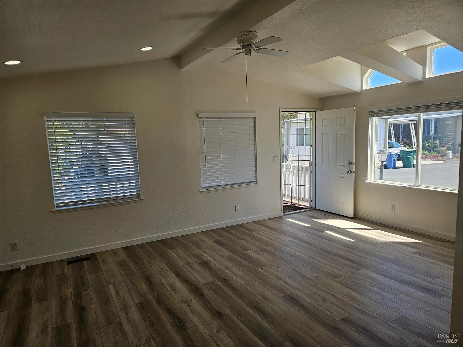 324 Aileen Avenue - Photo 2