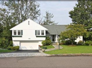 16 Carthage Ln, Scarsdale, NY 10583