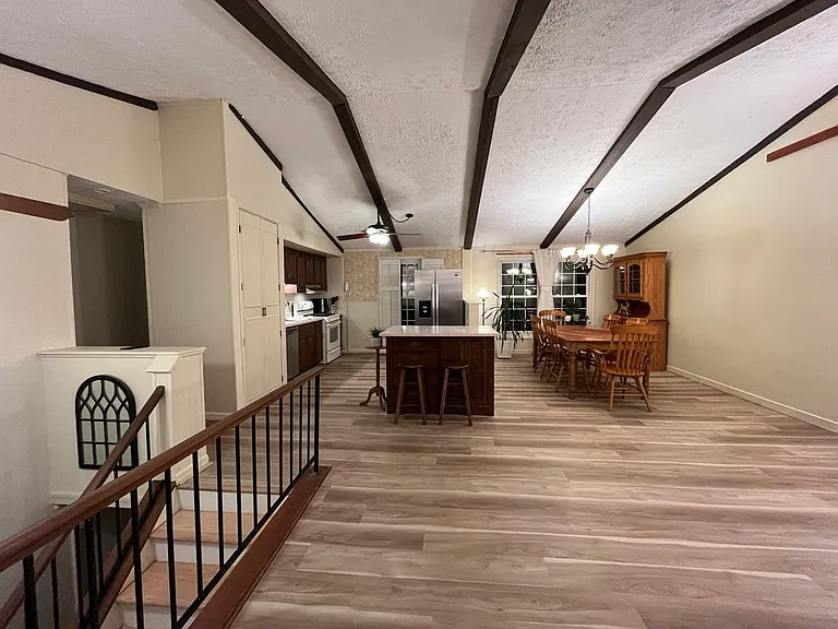 210 Pinehurst Ln — Photo 10