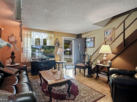 4th image of 540 Parnell Pl