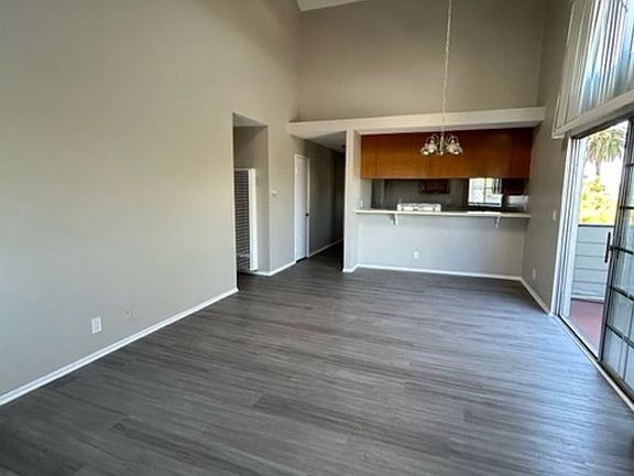 2nd image of 750 & 758 N Gaviota Ave #758-6