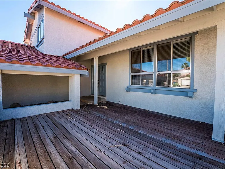 8705 Isola Dr — Photo 4
