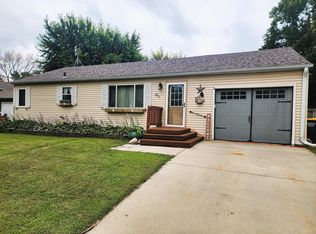 811 1st St NE, Dodge Center, MN 55927