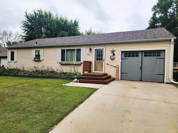 811 1st St NE, Dodge Center, MN 55927