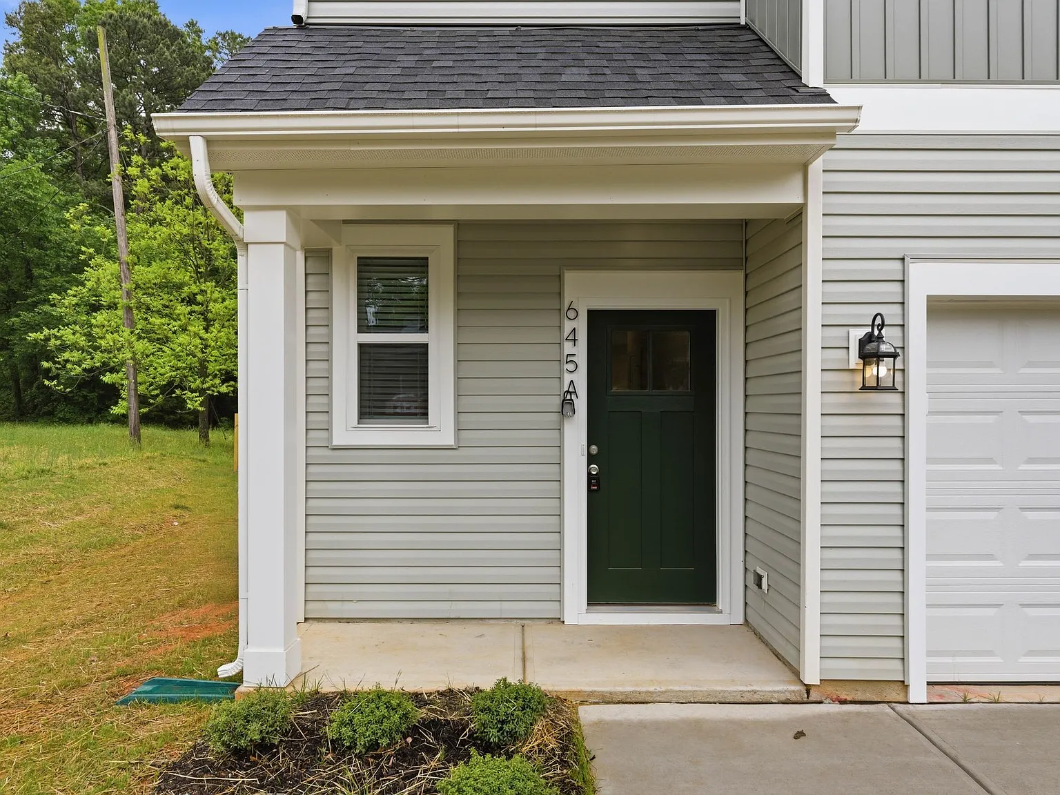3 bed, 2.5 bath, 1449 sqft, $2,100 — Photo 3