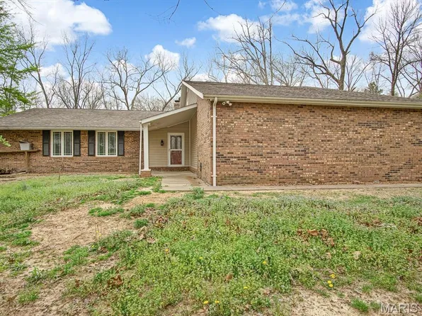 110 Estate Dr, Chester, IL 62233