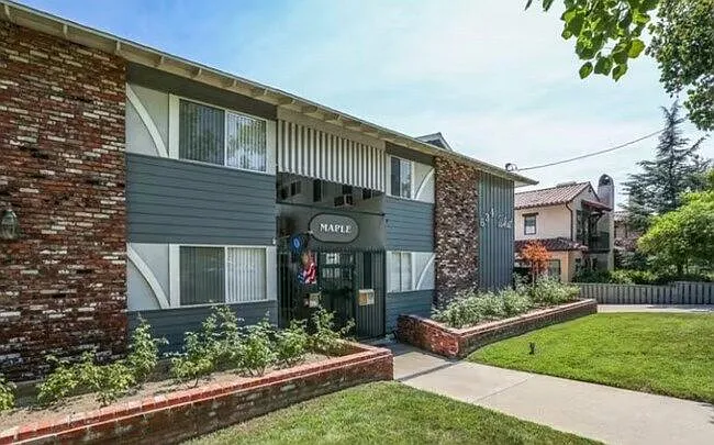 634 W Sierra Madre Blvd #I