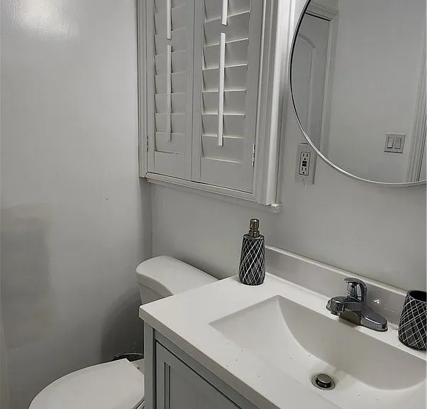 8701 S Van Ness Ave #A — Photo 10