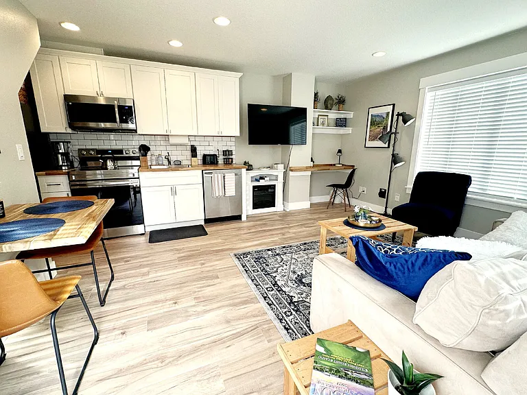 6842 N Mears St #B — Photo 5
