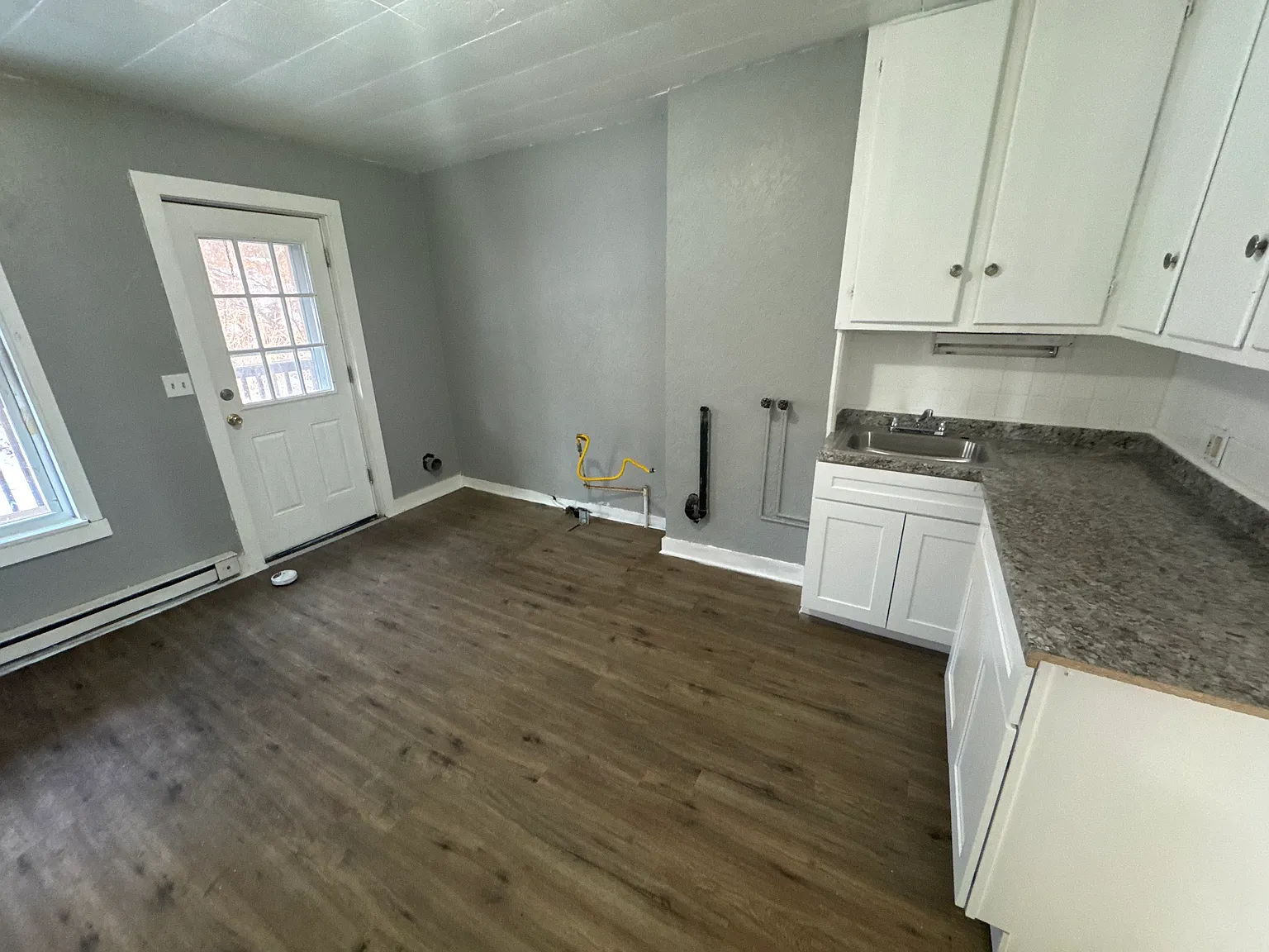 3 bed, $2,000 — Photo 1
