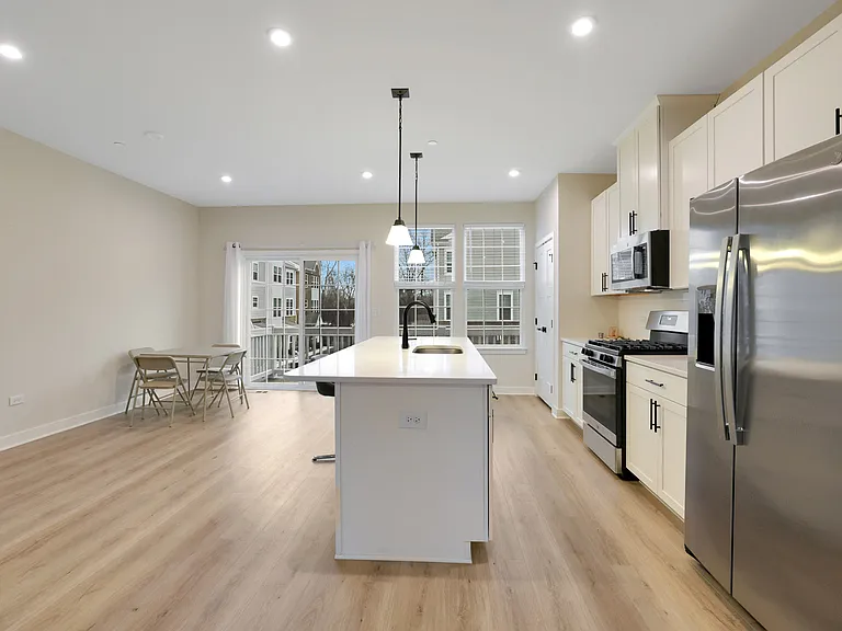 155 Canterbury Way — Photo 9