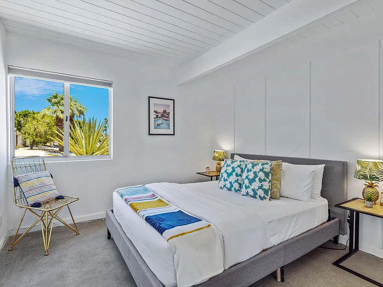 483 E Francis Dr — Photo 15