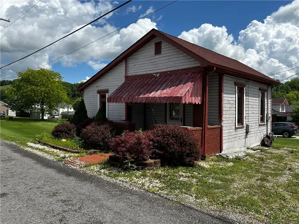 135 2nd St, Rogersville, PA 15359