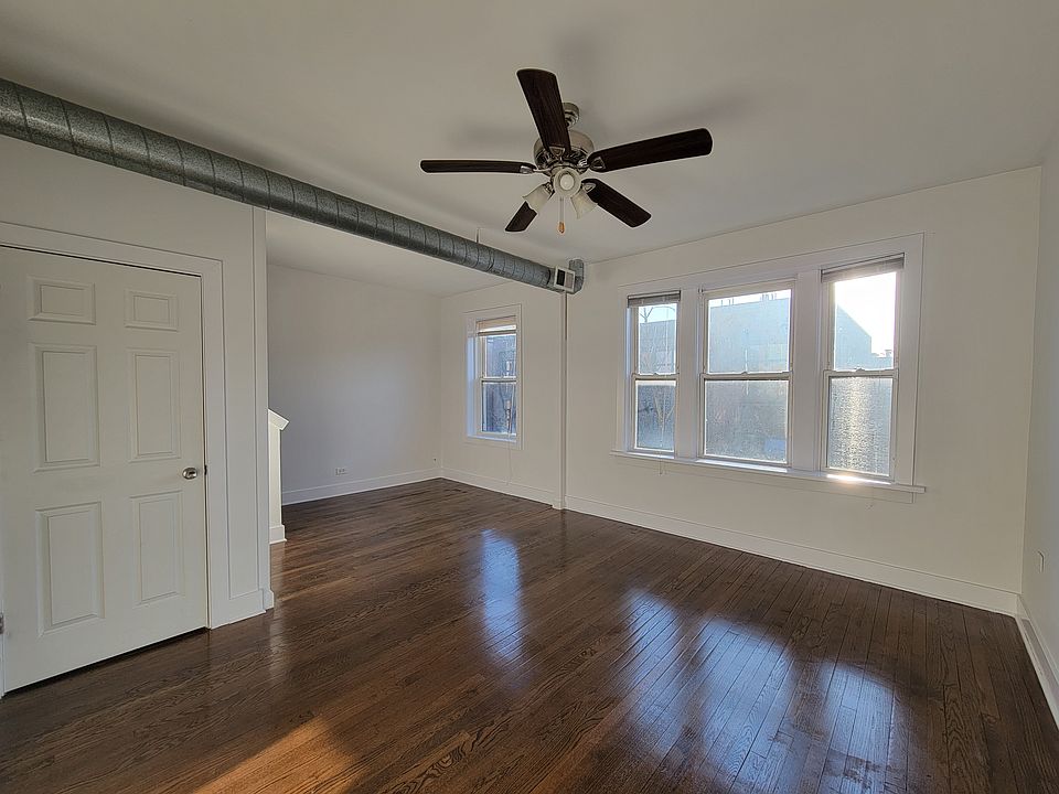 Living room (3rd floor)