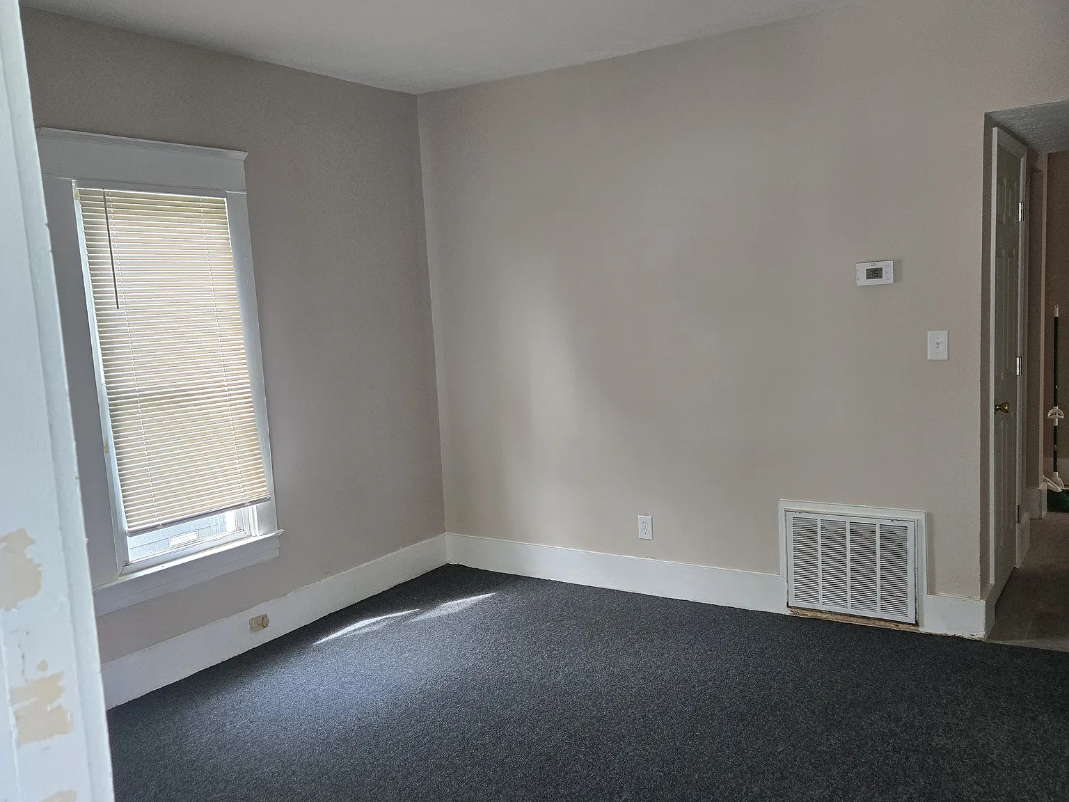 2 bed, 700 sqft, $925 — Photo 2