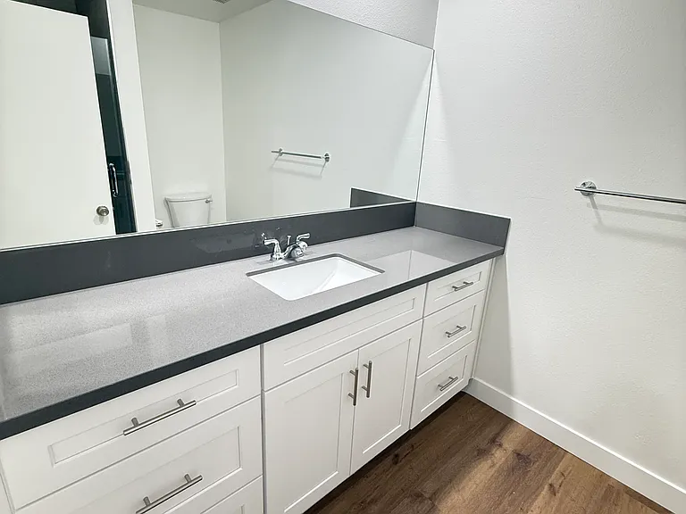 California Euclid Apartments — Photo 33