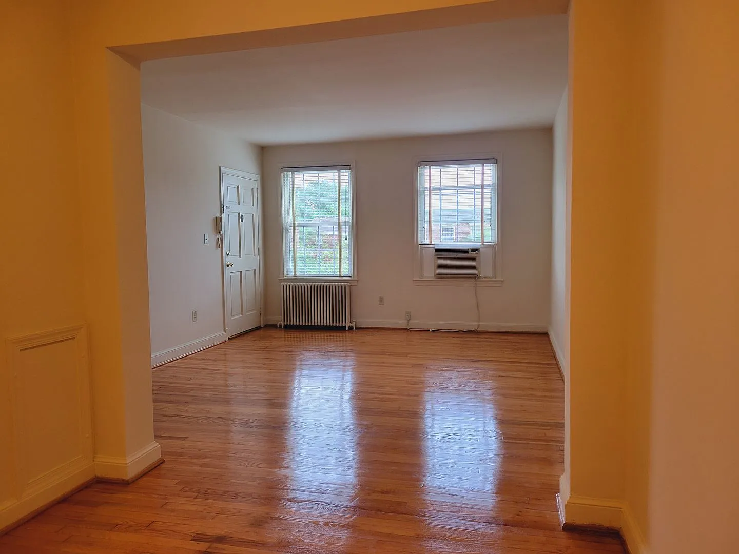 Burton Gardens Apartments — Photo 4