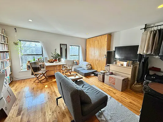 Rented by ERNY LLC | media 20