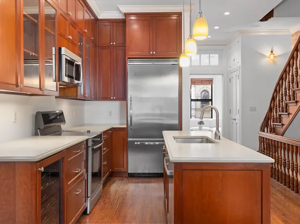 51 West 82nd Street image 2 of 14