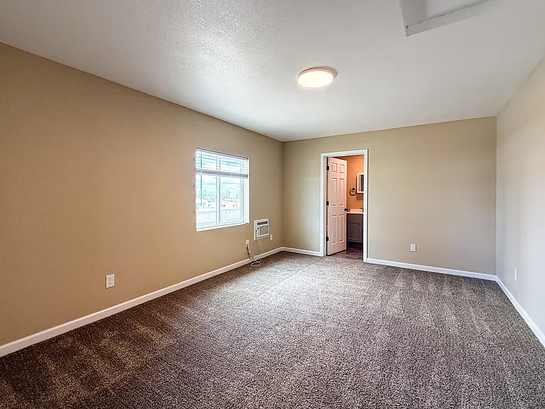 501 E 2nd Ave #6 — Photo 25