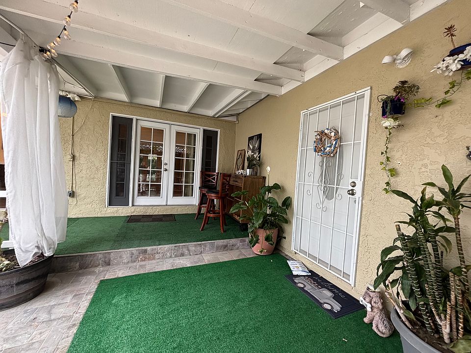 Studio is in located in the back of the main house with private entrance to studio. Studio also includes a newly built patio and furniture. Nice and quit place to relax or BBQ!