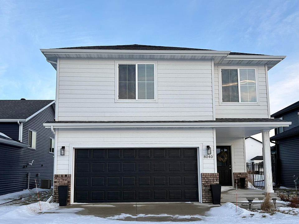 1st image of 8040 Goldfinch Dr