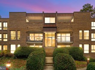 11200 Chestnut Grove Sq APT 203, Reston, VA 20190