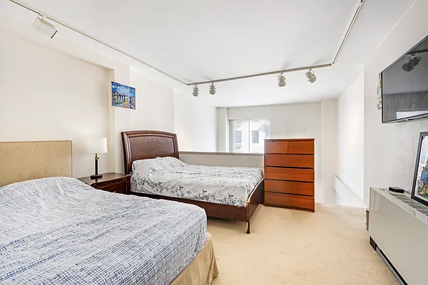 Rented by Compass | media 22