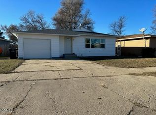 507 15th Ave W, Williston, ND 58801