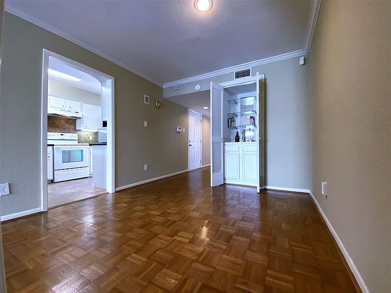 751 Bering Dr #B — Photo 15