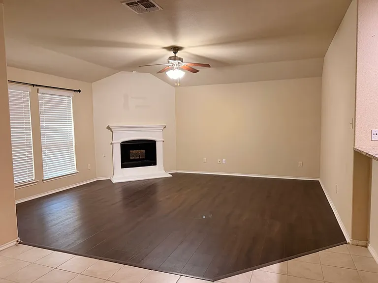 921 Lake Woodland Dr — Photo 3