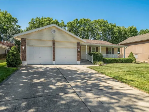 412 NW Leann Dr, Blue Springs, MO 64014