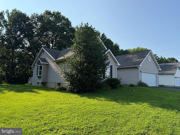 3rd image of 128 Willamette Dr