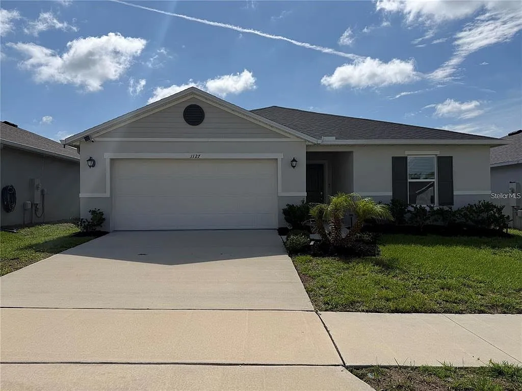 4 bed, 2.0 bath, 2004 sqft, $2,100 — Photo 1