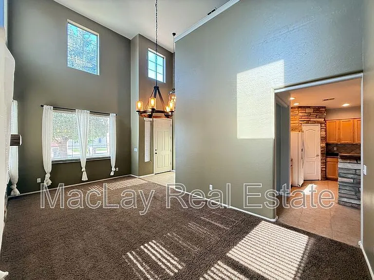 19641 E Carriage Way — Photo 9