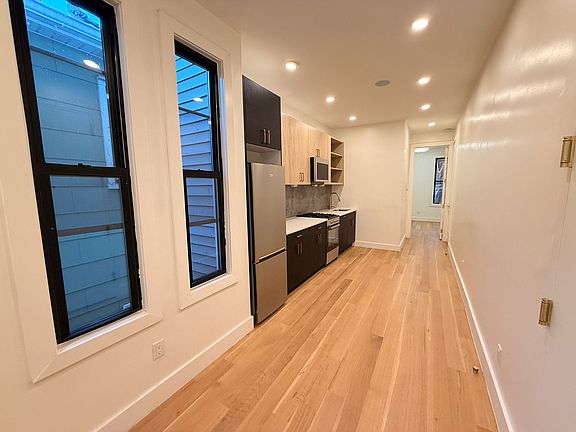4th image of 50 Grace St #2R-2