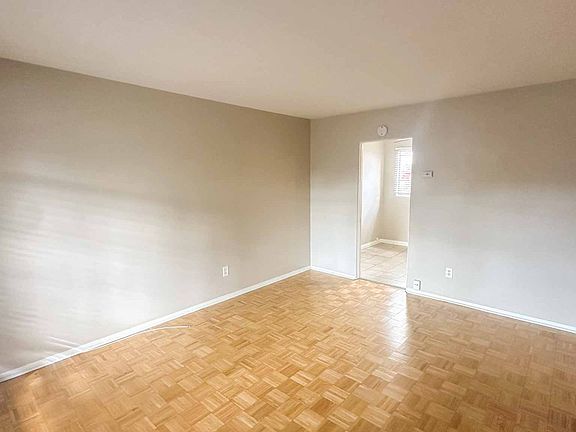 3rd image of 4680-4690 Monroe Ave #4688