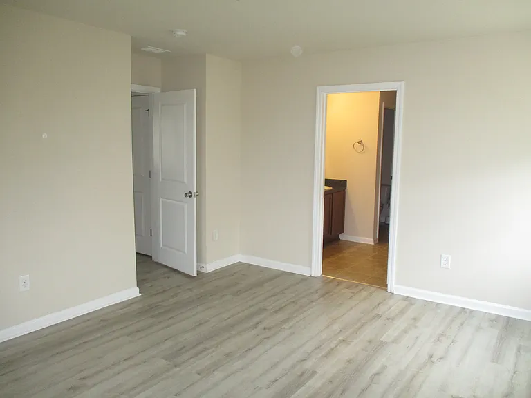 812 Hayes Point Cir — Photo 11