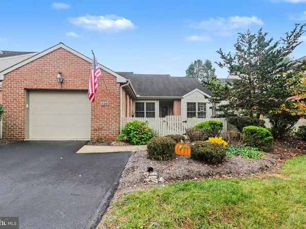 120 Cambridge Dr, Hershey, PA 17033