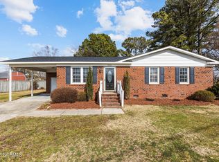 4025 Ivy Rd, Grimesland, NC 27837
