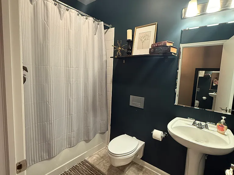 Second bathroom with bath tub