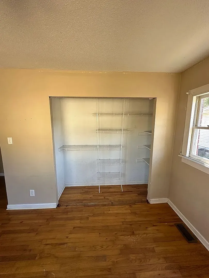 Room in 4 Bedroom Home at Lucky Ct — Photo 2
