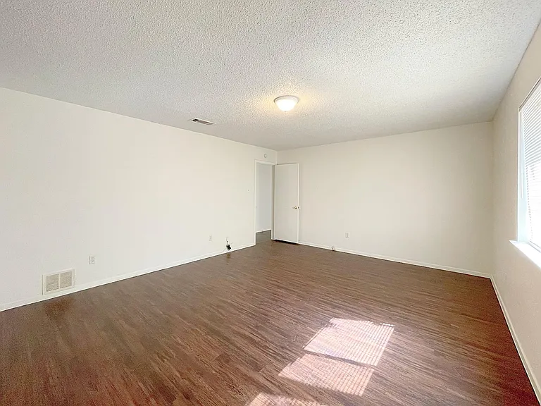 656 Mairo St — Photo 9