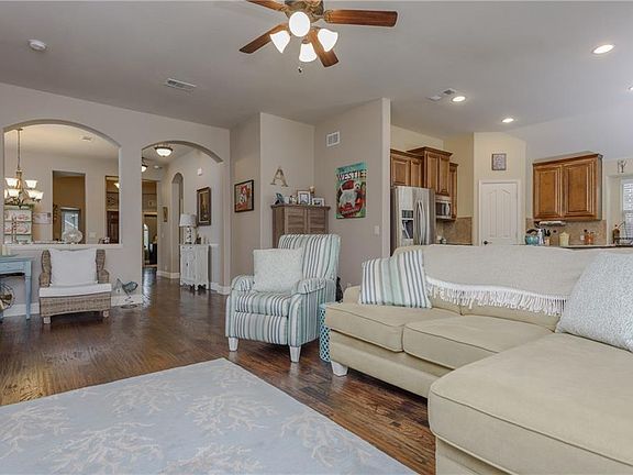 4th image of 1120 Longhorn Dr
