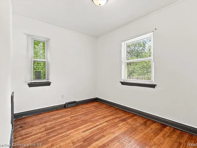 10024 Mark Twain St — Photo 10